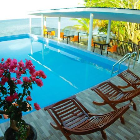 Fx72 Beach Resort Maumere Esterno foto