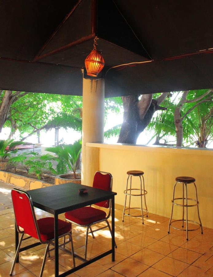 Fx72 Beach Resort Maumere Esterno foto