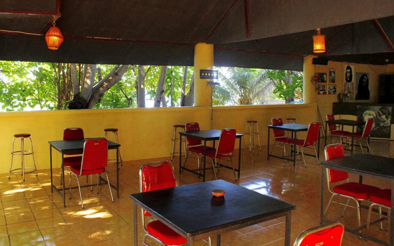 Fx72 Beach Resort Maumere Esterno foto
