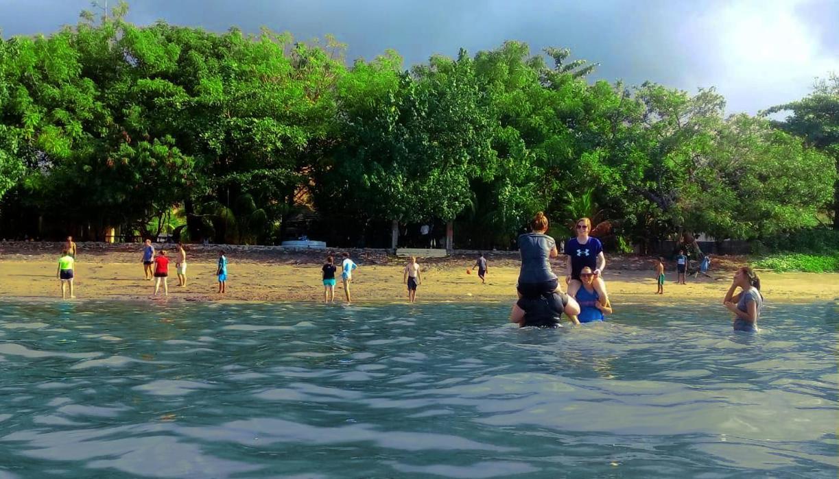 Fx72 Beach Resort Maumere Esterno foto