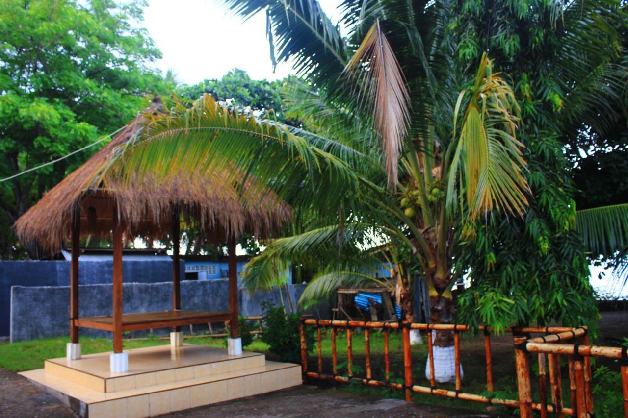 Fx72 Beach Resort Maumere Esterno foto
