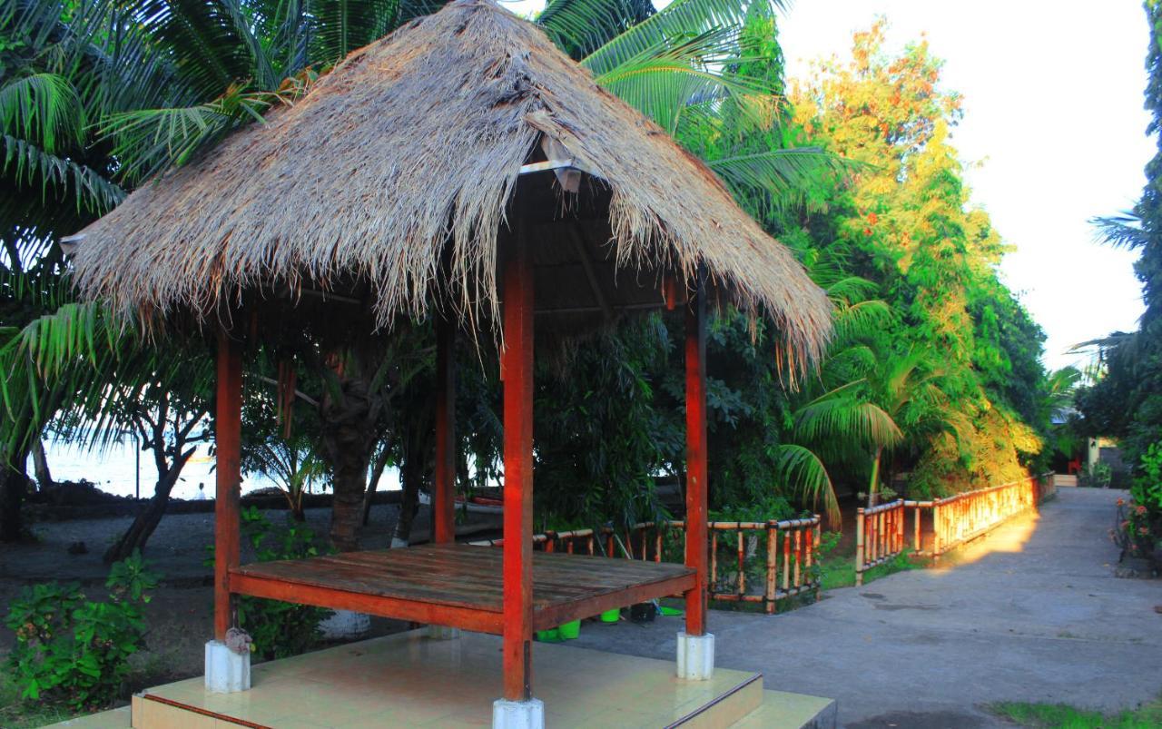Fx72 Beach Resort Maumere Esterno foto