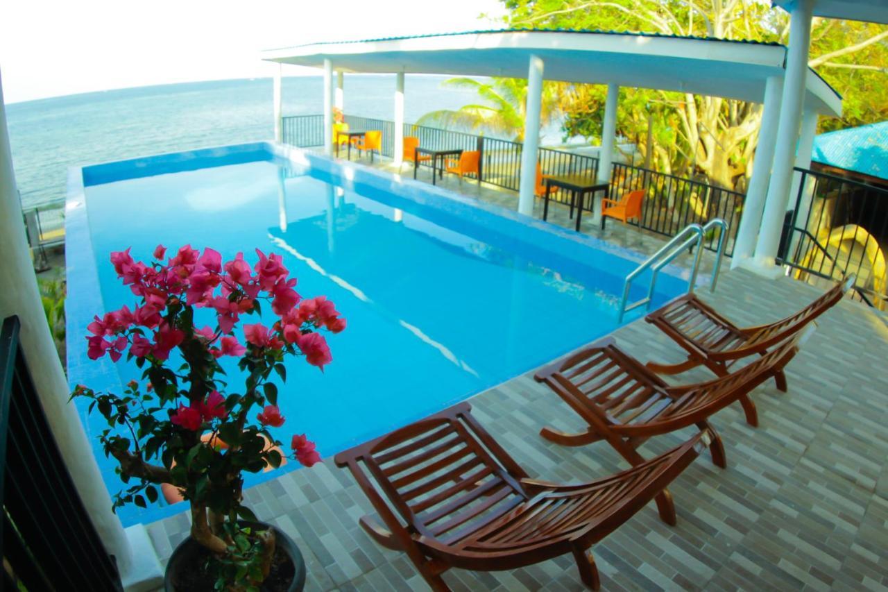 Fx72 Beach Resort Maumere Esterno foto