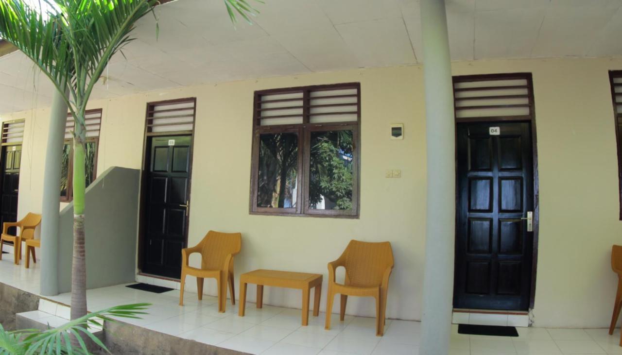 Fx72 Beach Resort Maumere Esterno foto