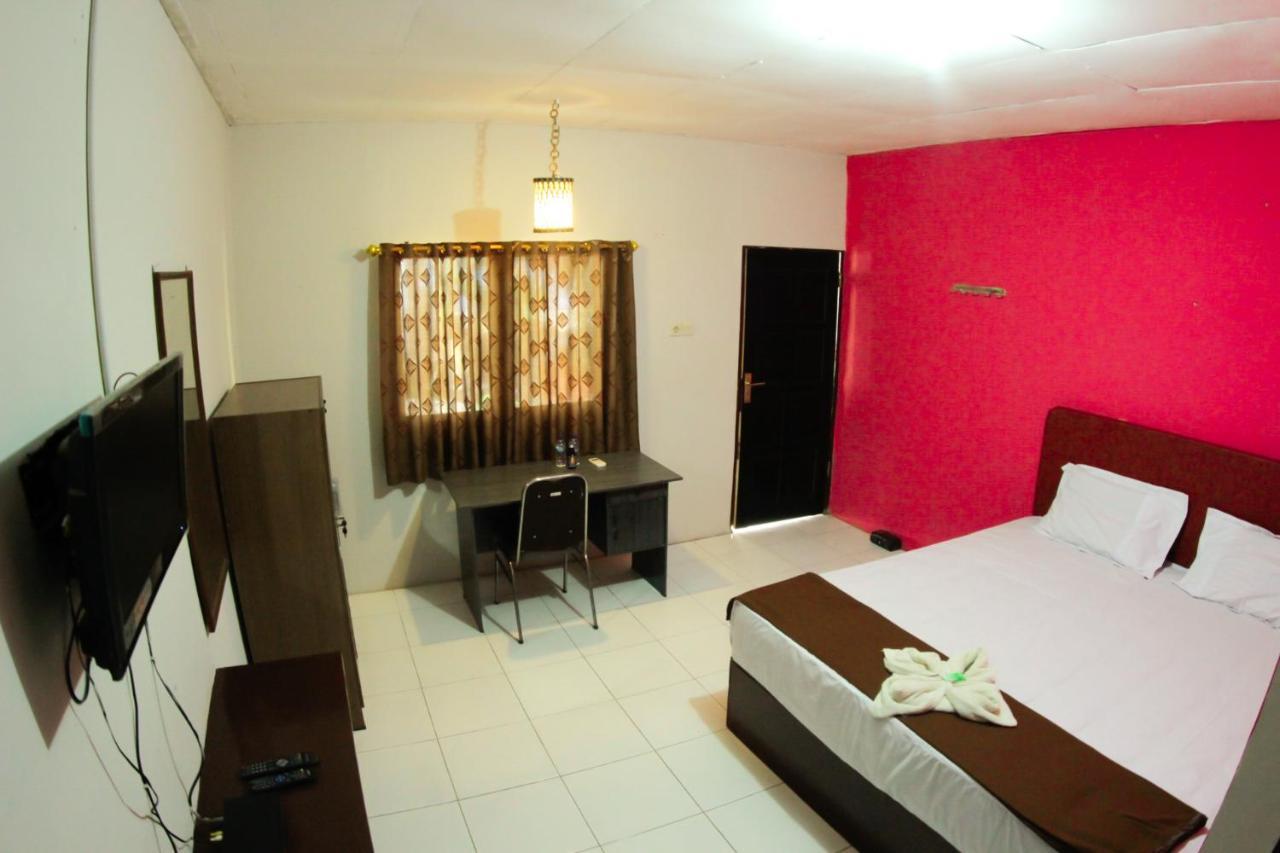 Fx72 Beach Resort Maumere Esterno foto