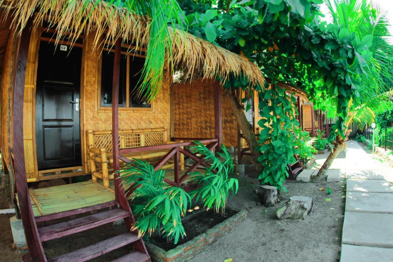 Fx72 Beach Resort Maumere Esterno foto
