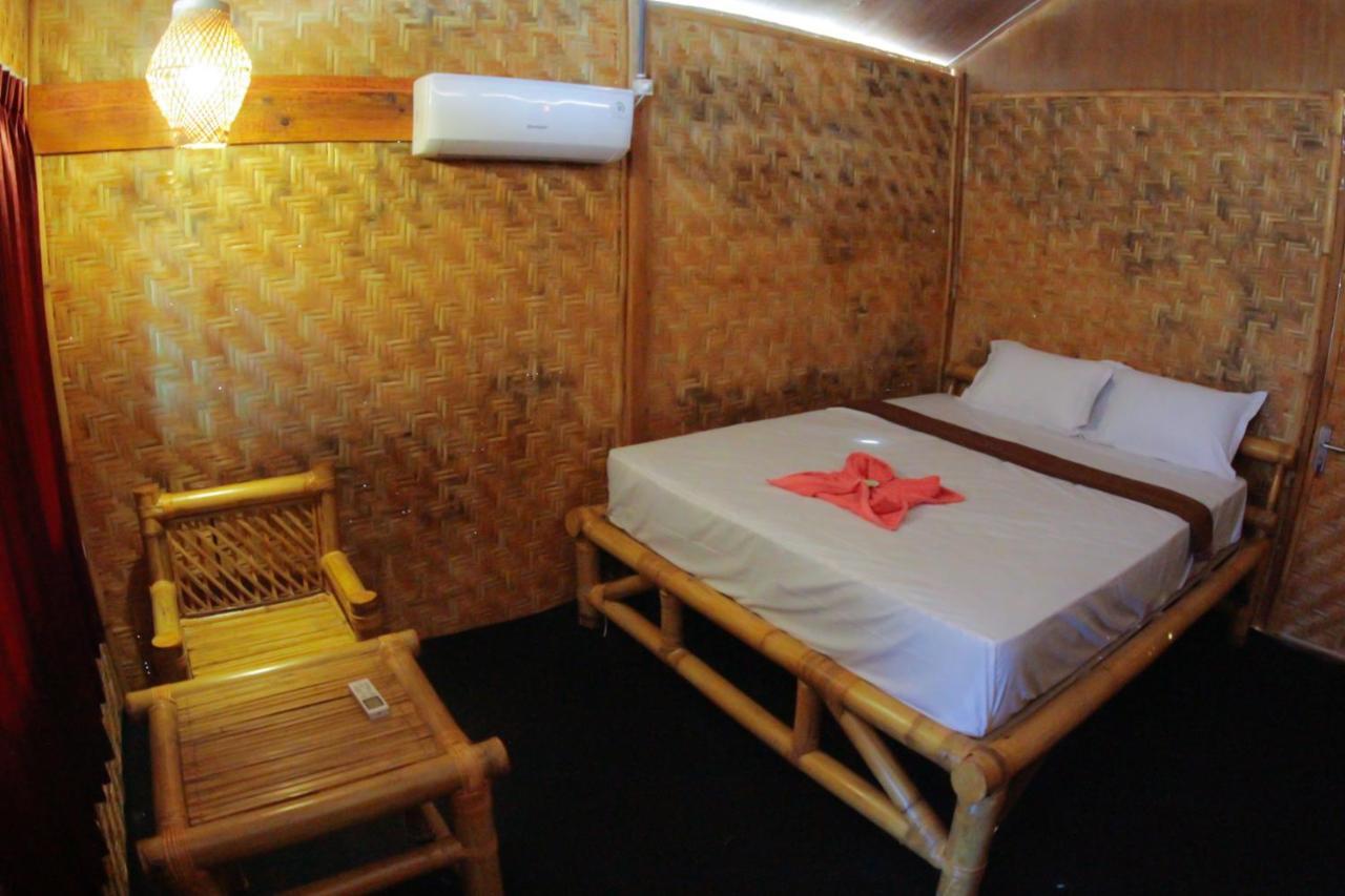 Fx72 Beach Resort Maumere Esterno foto