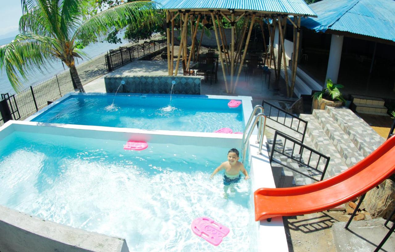Fx72 Beach Resort Maumere Esterno foto