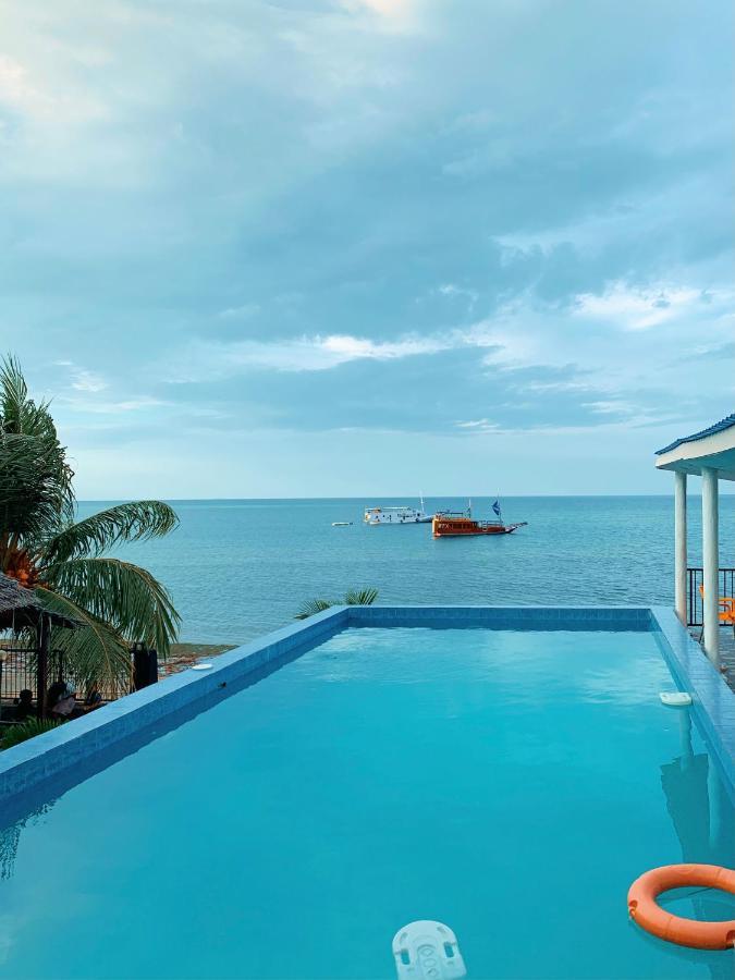 Fx72 Beach Resort Maumere Esterno foto