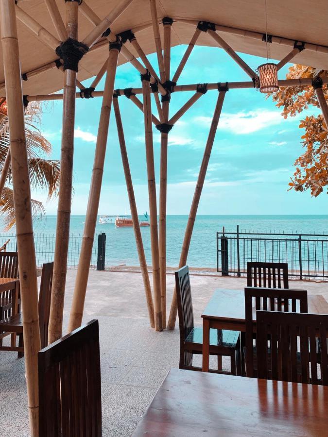 Fx72 Beach Resort Maumere Esterno foto